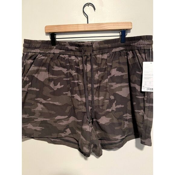 NWT Athleta Camo Farallon Shorts Drawstring Grey Green Plus Size 22 - Picture 11 of 11